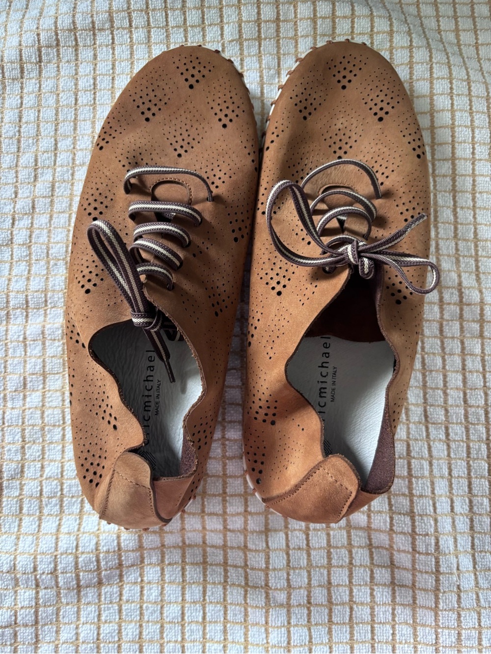 Eric Michael Annie Nubuck Tan Perforated Suede Lace-Up Sneakers. S 39